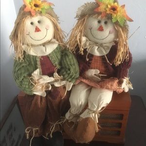 Sitting scarecrows